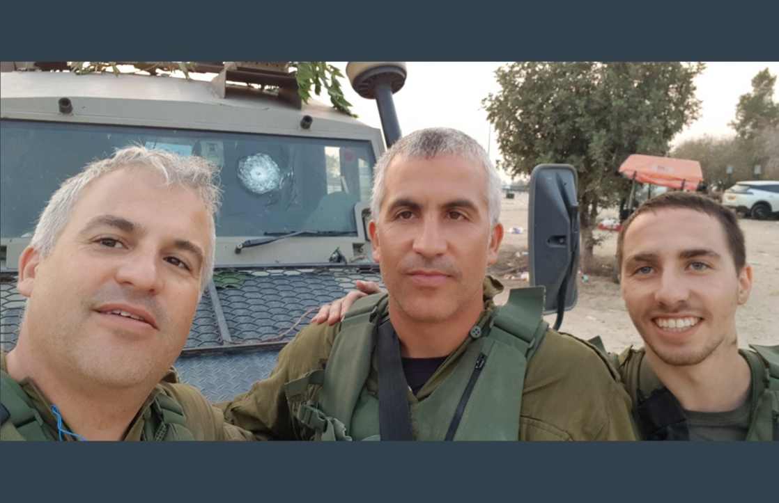 איתיאל זהר, מנחם ואלחנן קלמנזון. התמונה באדיבות משפחת קלמנזון